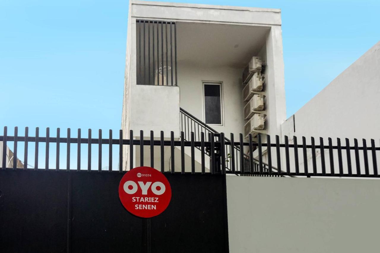 Готель Super Oyo 91074 Stariez Senen Syariah Джакарта Екстер'єр фото