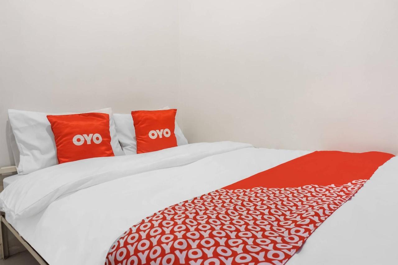 Готель Super Oyo 91074 Stariez Senen Syariah Джакарта Екстер'єр фото