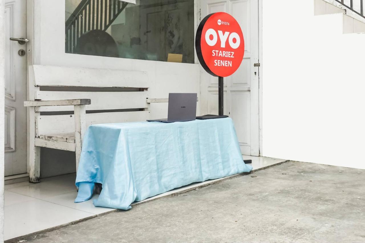 Готель Super Oyo 91074 Stariez Senen Syariah Джакарта Екстер'єр фото