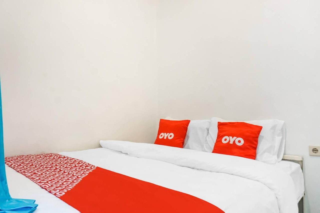 Готель Super Oyo 91074 Stariez Senen Syariah Джакарта Екстер'єр фото