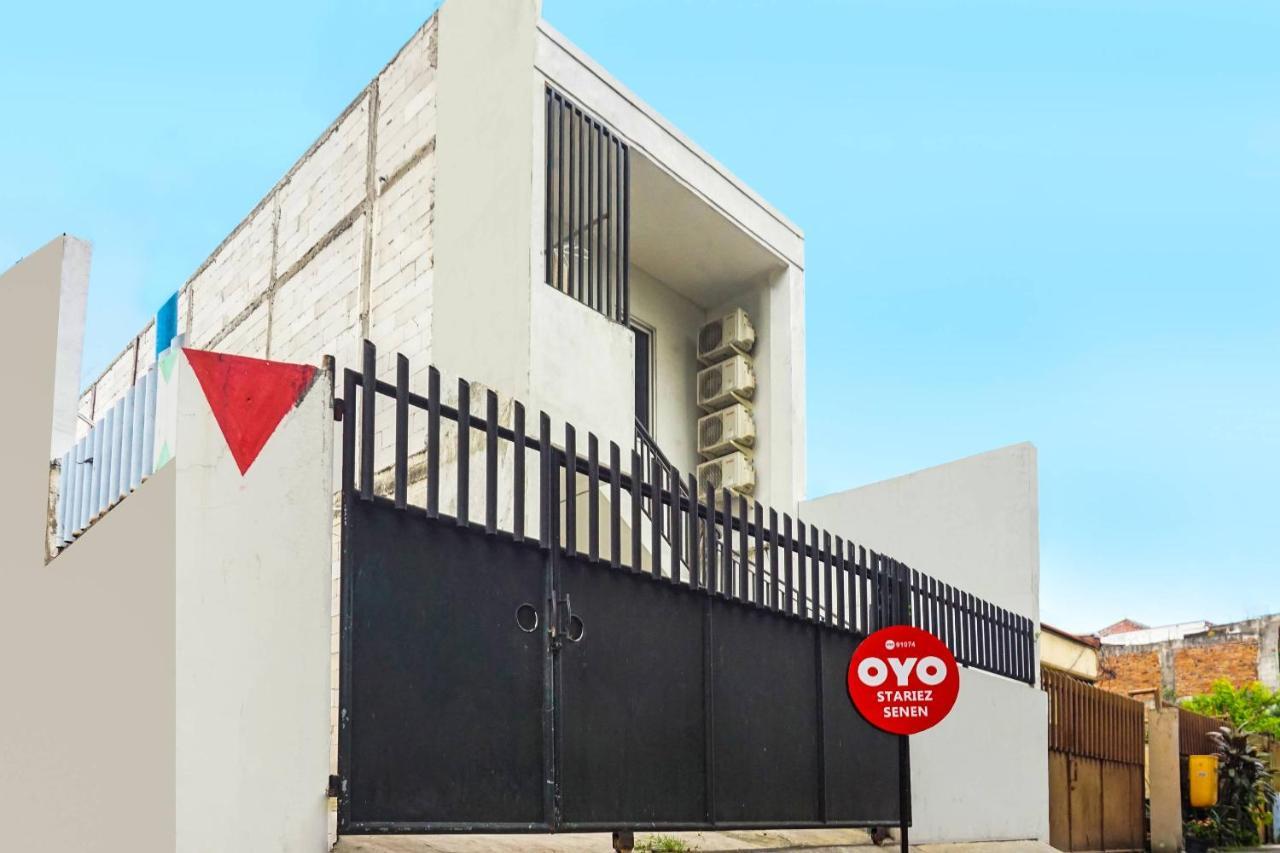 Готель Super Oyo 91074 Stariez Senen Syariah Джакарта Екстер'єр фото