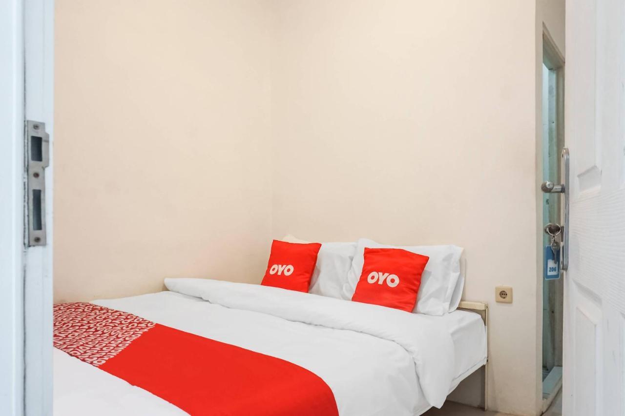 Готель Super Oyo 91074 Stariez Senen Syariah Джакарта Екстер'єр фото