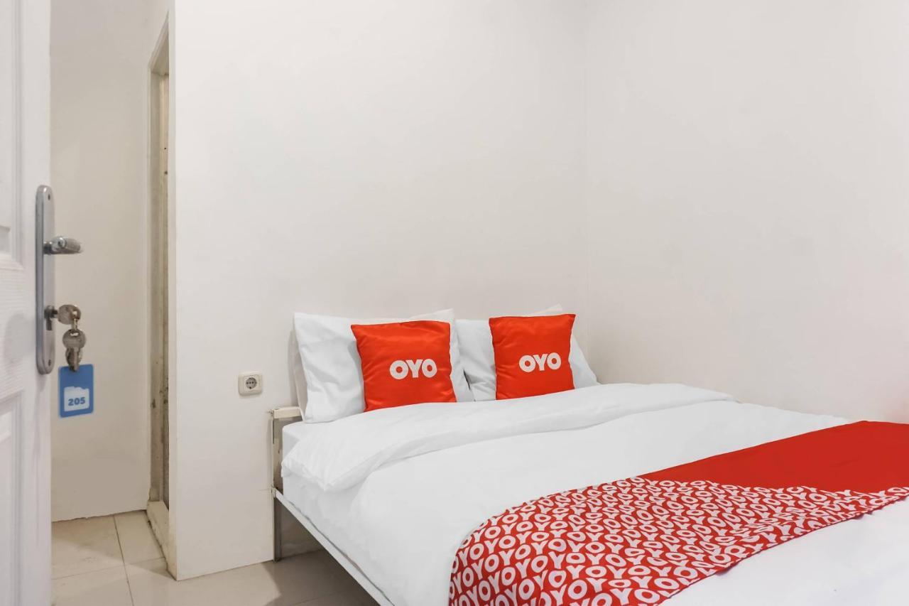 Готель Super Oyo 91074 Stariez Senen Syariah Джакарта Екстер'єр фото