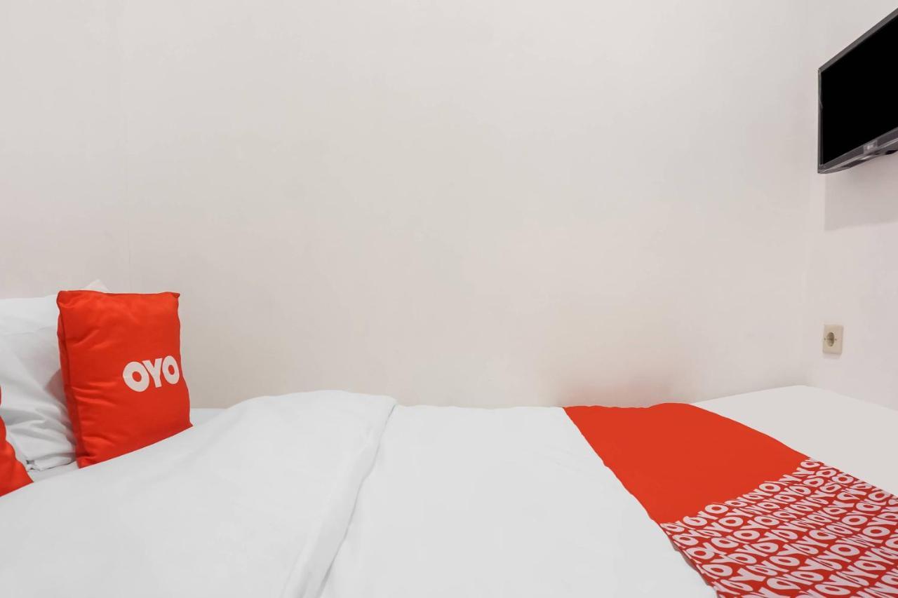 Готель Super Oyo 91074 Stariez Senen Syariah Джакарта Екстер'єр фото